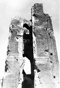 toren_van_de_kathedraal_in_1945.jpg